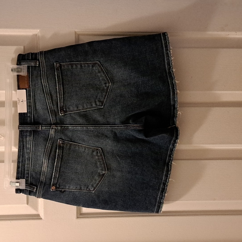 Judy Blue Mid Thigh length shorts - Picture 8 of 13